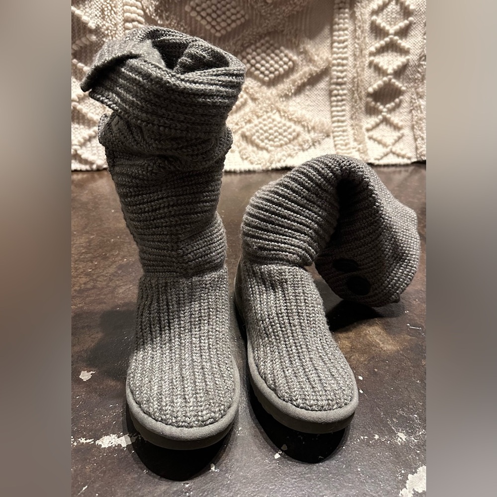 UGG Charcoal Knit Boots Size 7 Preppy Grunge Boho Sweater Fall Winter Holiday